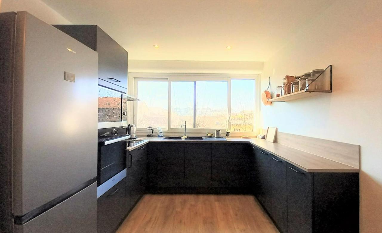 Magnifique Cocon - Metro A Republique - 2 Belles Chambres Avec Dressings - Wifi Gratuit - Netflix - Au Calme Absolu - Lumineux - Jardin Arbore Partage Dans La Residence Villeurbanne Kültér fotó